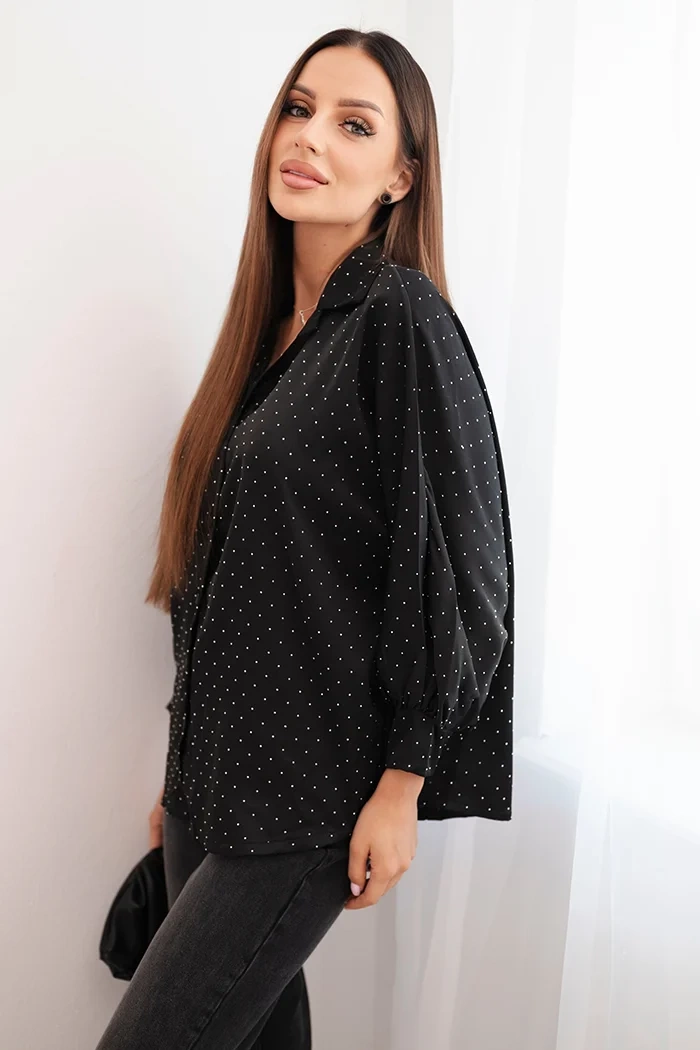 Kesi Włoski Elegant women's blouse made of viscose with buttons and a collar black
