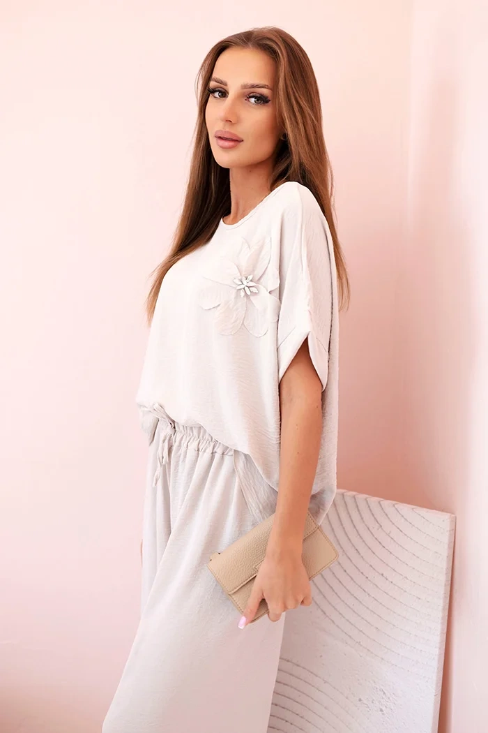 Kesi Włoski Women's viscose set with decorative flower and wide trousers dark beige