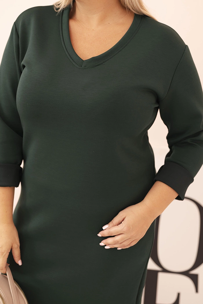 Kesi Włoski Plus Size women's dress in butter color with a V-neck and sleeves dark green
