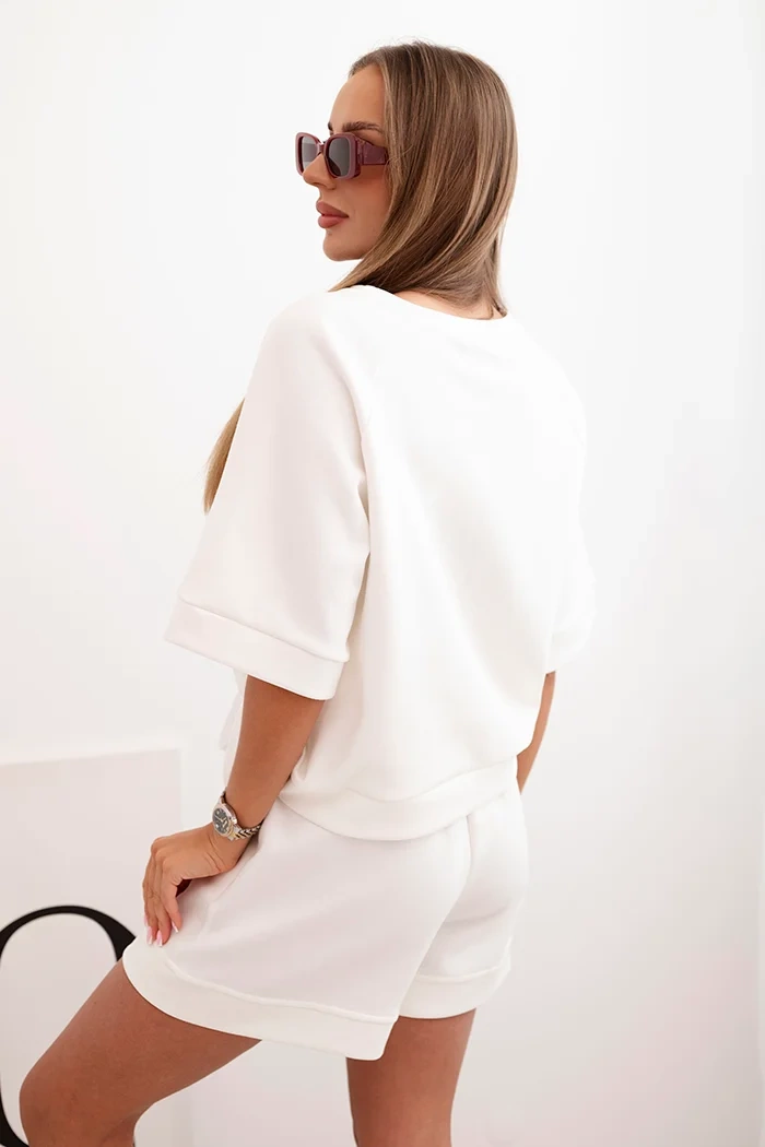Kesi Włoski Women&#039;s butter set with a short-sleeved blouse and shorts with an elastic band ecru