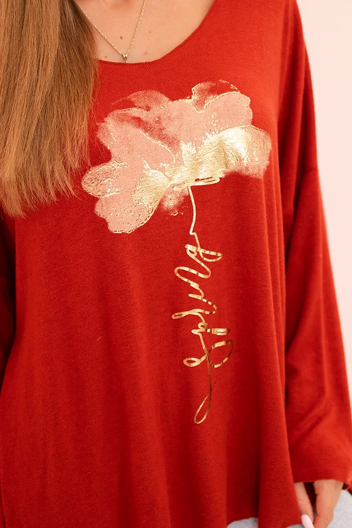 Kesi Włoski Women&#039;s viscose blouse with long sleeves and gold floral print red