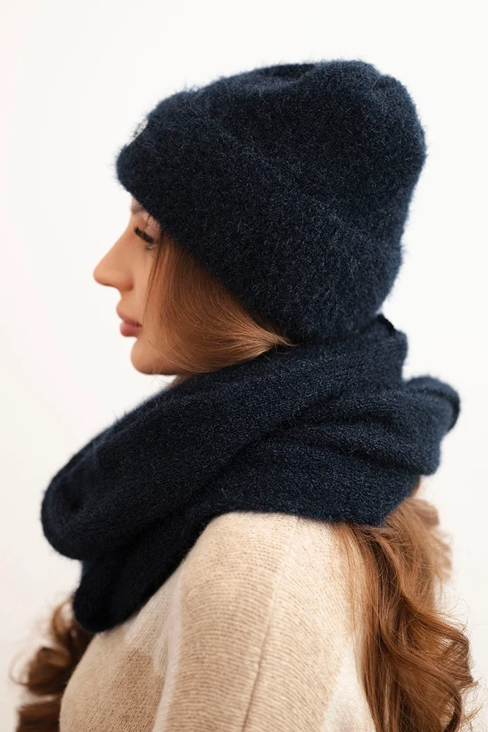 Kesi Women&#039;s set with a hat and a snood made of soft knit navy blue