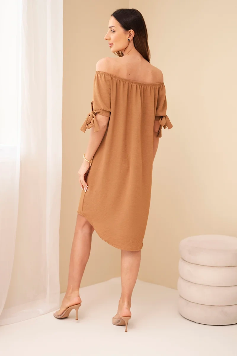 Dress with tie on the sleeves camel