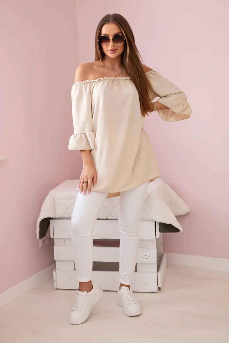 Spanish blouse with ruffles on the sleeve beige