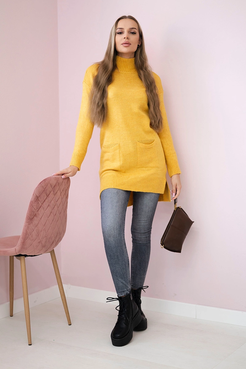 Sweater with mustard stand-up collar
