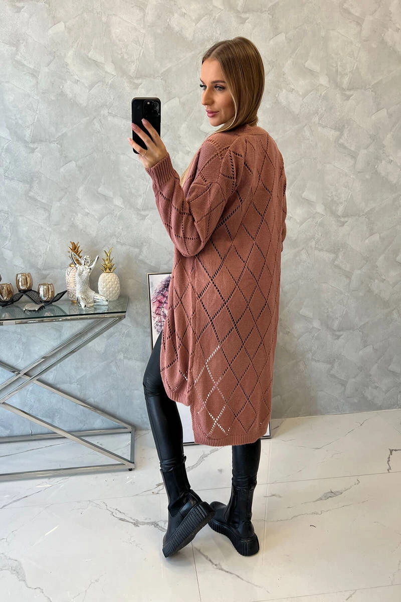 Sweater with a geometric pattern in dark pink