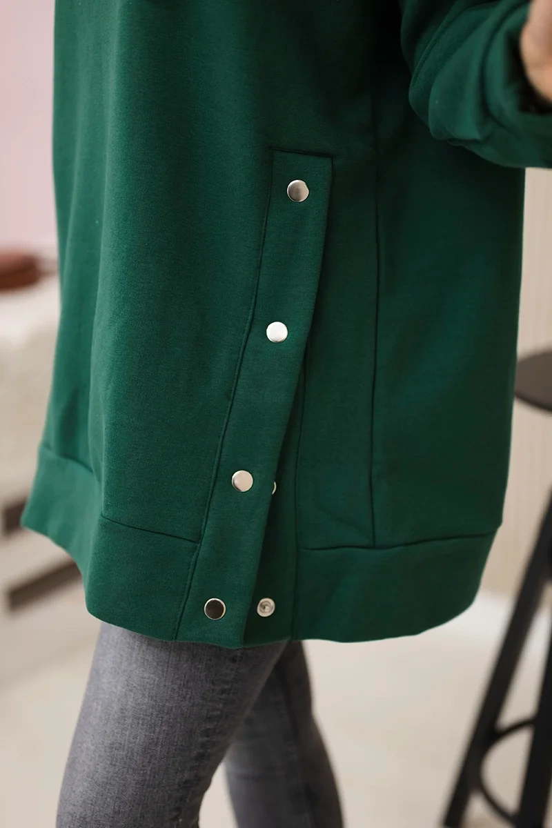 Insulated sweatshirt with dark green press studs