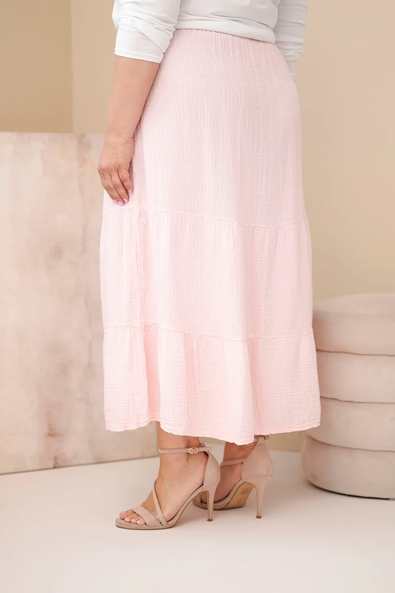Ružová plus size muselinová sukňa s volánmi