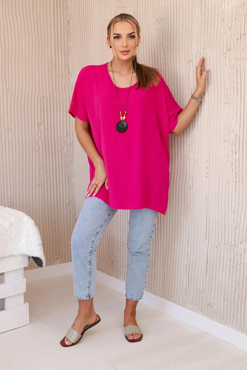 Oversized blouse with fuchsia-colored pendant