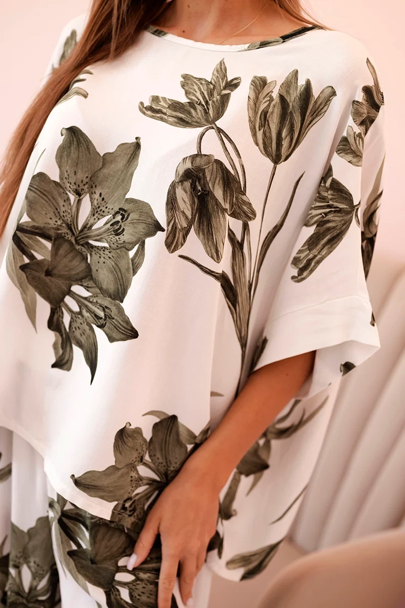 Kesi Włoski versized women&#039;s set made of viscose with a floral pattern khaki