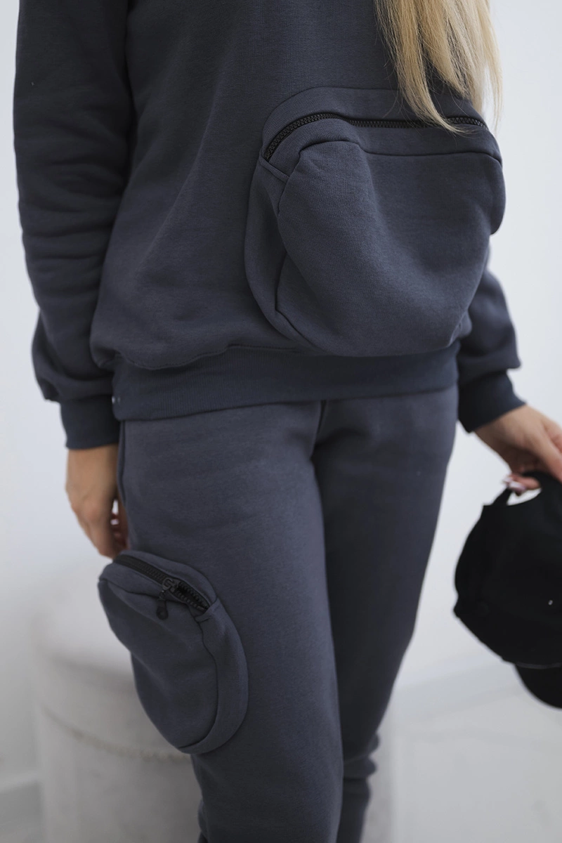 Insulated set with decorative pocket made of graphite