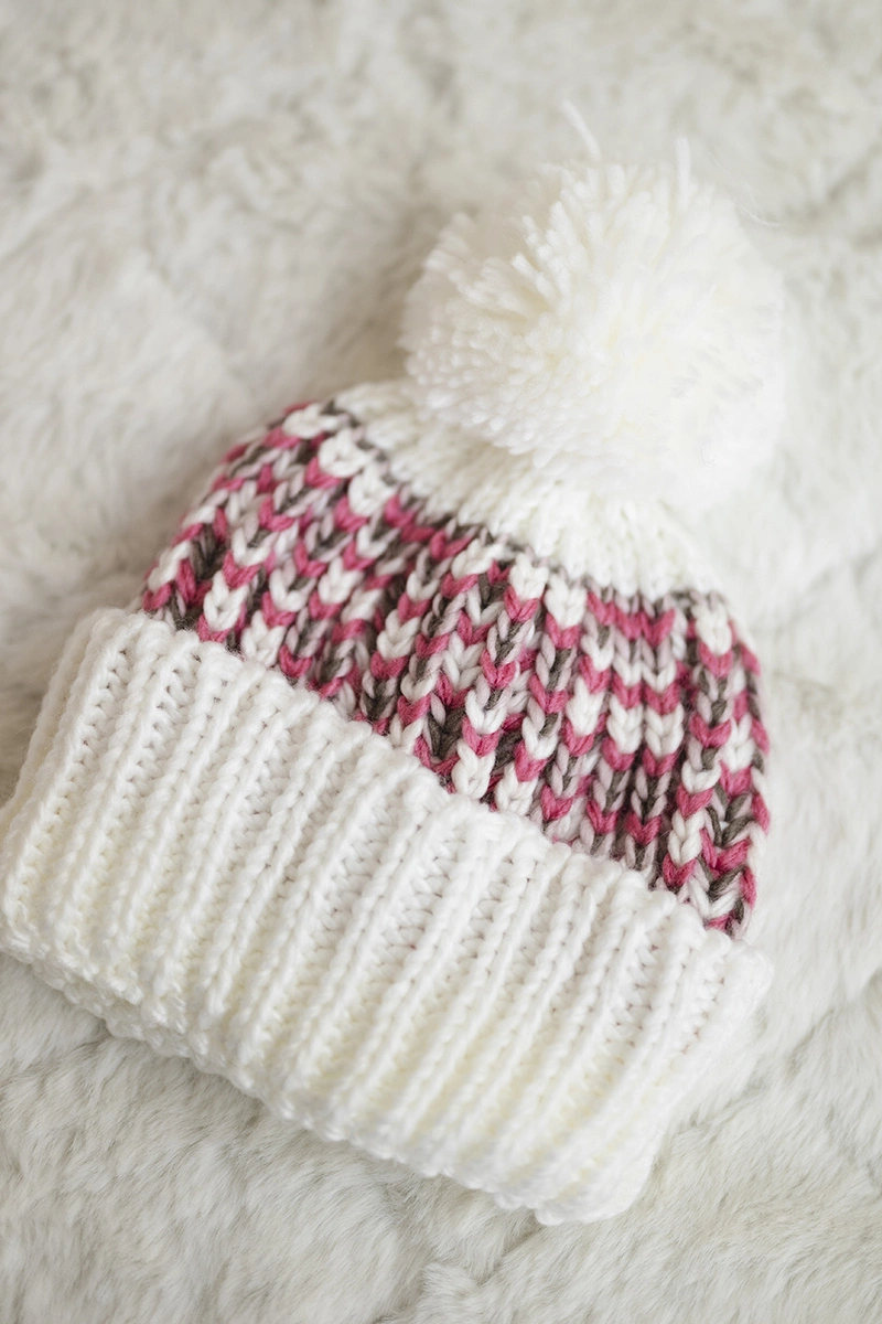 Kesi Cap with a pompom Ellen K325 white