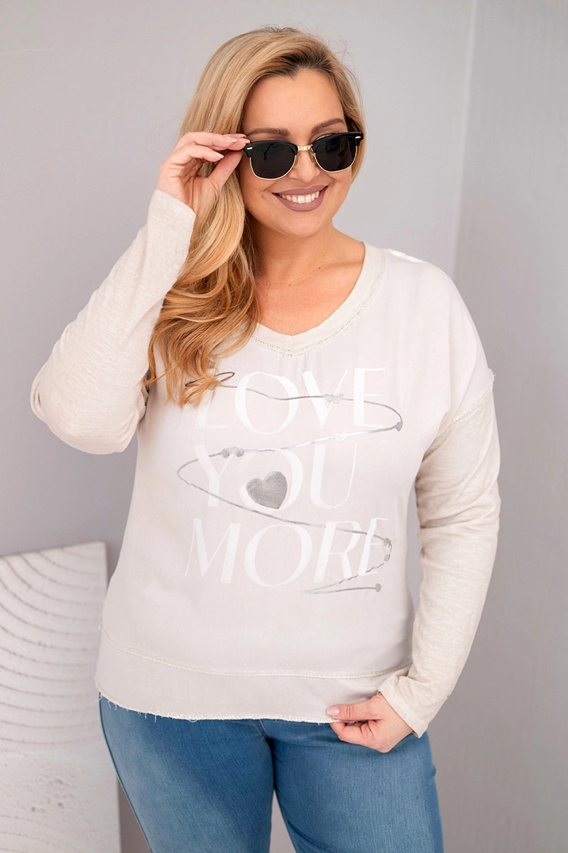 Kesi Włoski Dámska blúzka Plus Size s nápisom Love You More béžová
