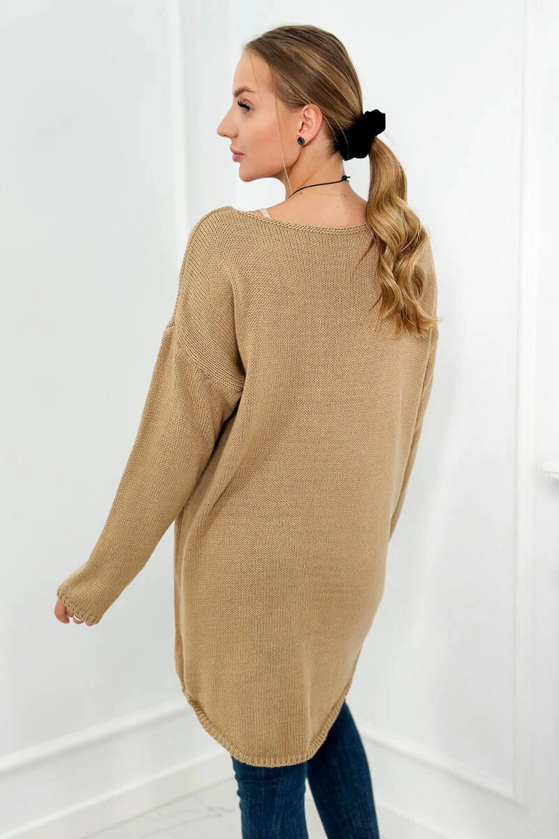 Sweater with Camel necklace