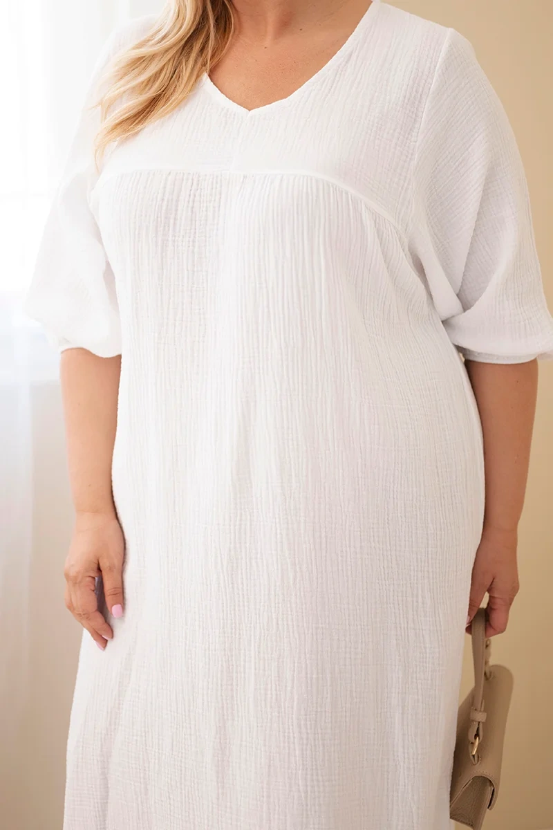 Plus size bavlnené šaty s véčkovým výstrihom biele