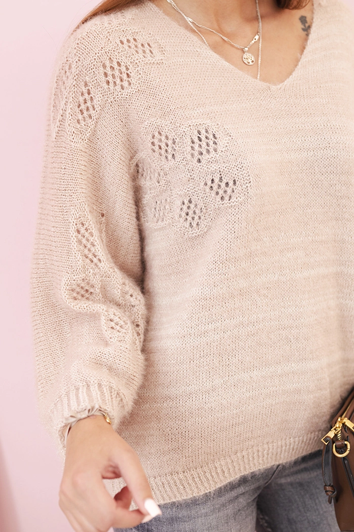 Kesi Włoski Loose-fitting women's mohair sweater with a V-neck beige