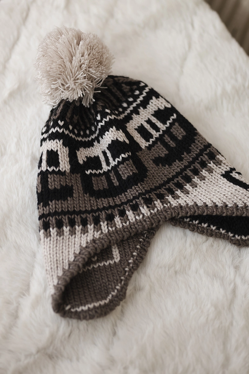 Kesi Cap with a pompom Rosa K368 black+mocca+beige