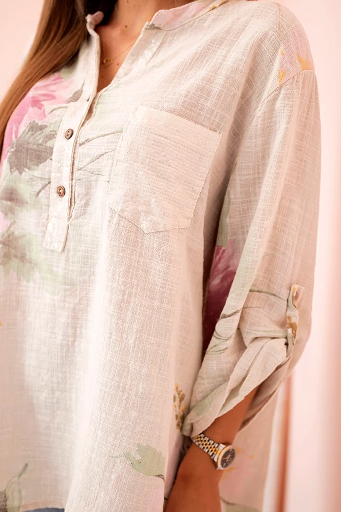Kesi Włoski Women&#039;s cotton blouse with a floral pattern and buttons beige