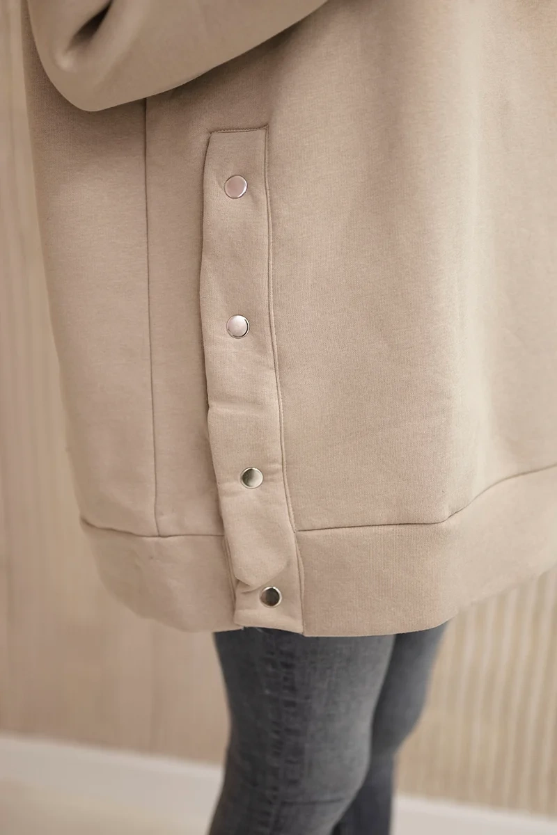 Insulated sweatshirt with beige press studs