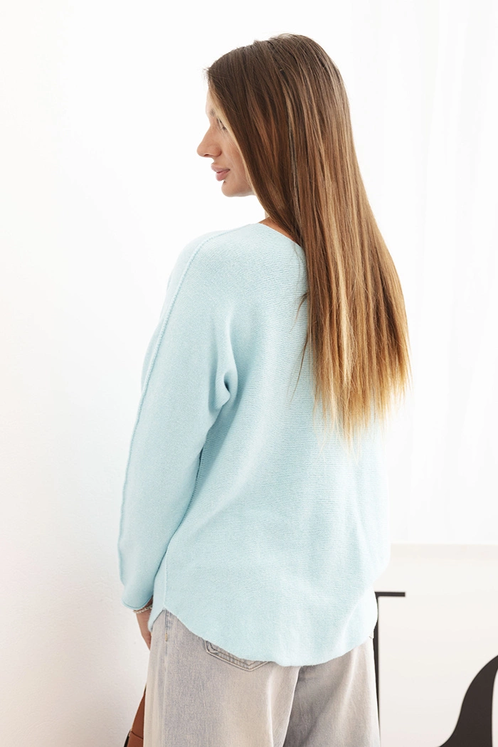 Kesi Włoski Women's sweater made of viscose with long sleeves and a round neckline mint