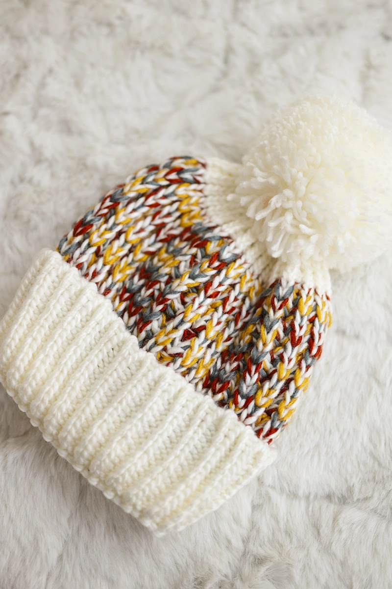 Kesi Cap with a pompom Ellen K325 ecru