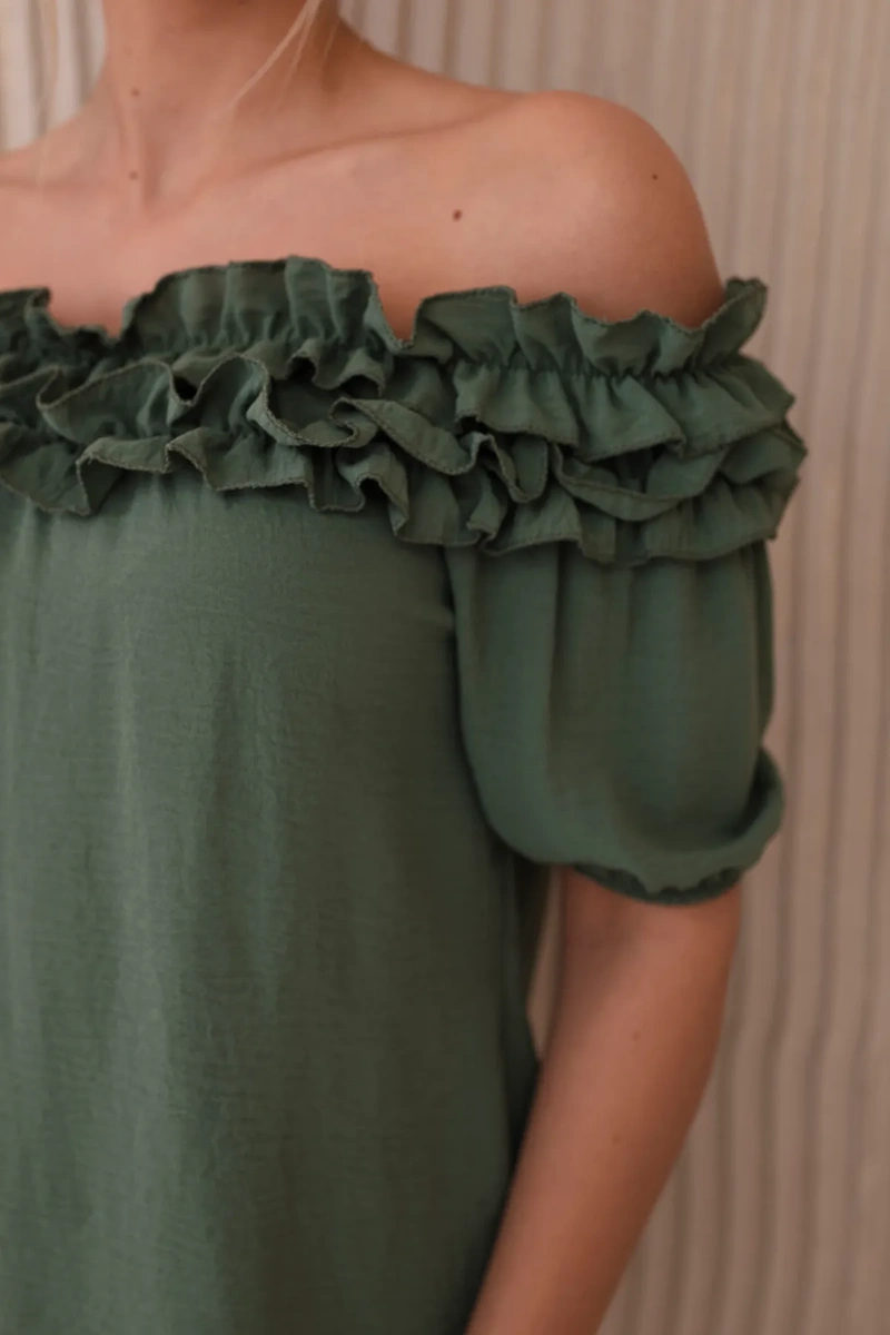 Spanish blouse with a small khaki ruffle