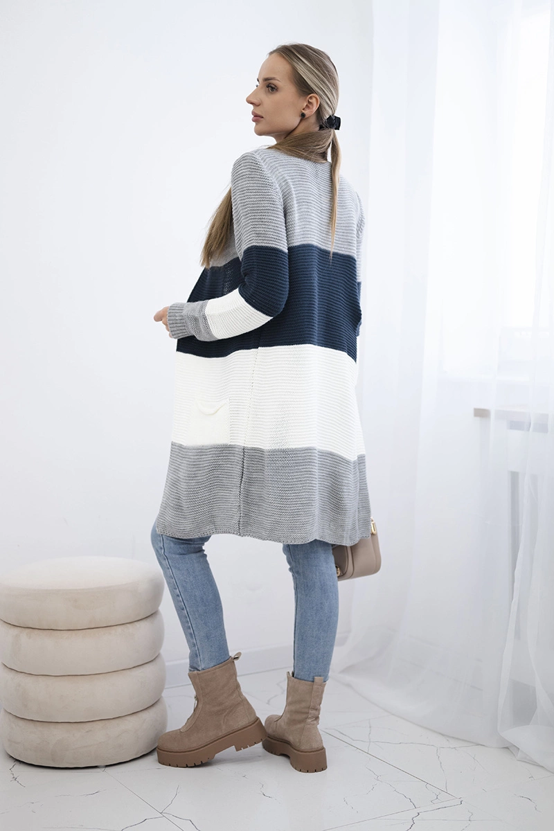 Cardigan sweater on straps gray+dark jeans