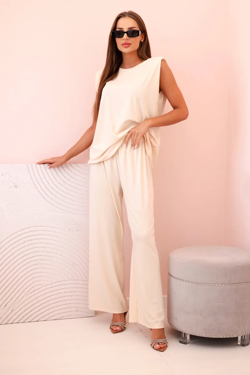 Kesi Włoski Women&#039;s set made of viscose with no sleeves and straight trousers light beige