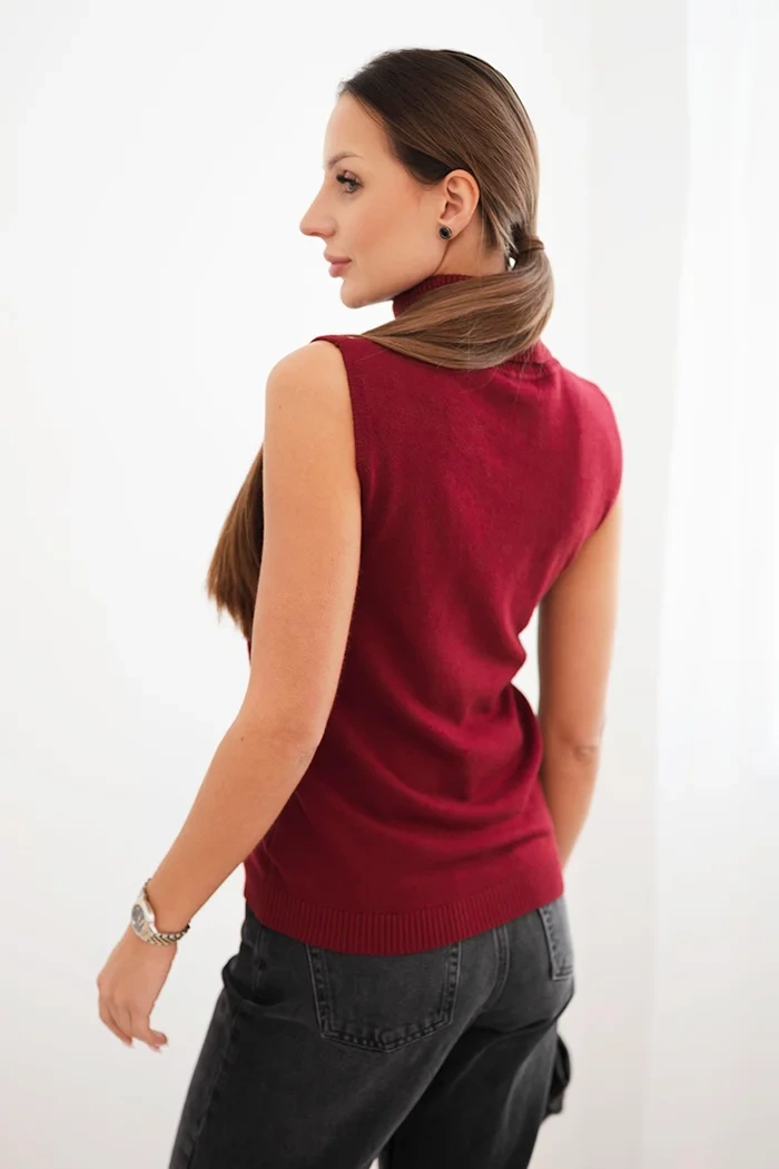 Kesi Włoski Women's sleeveless viscose blouse with a turtleneck burgundy