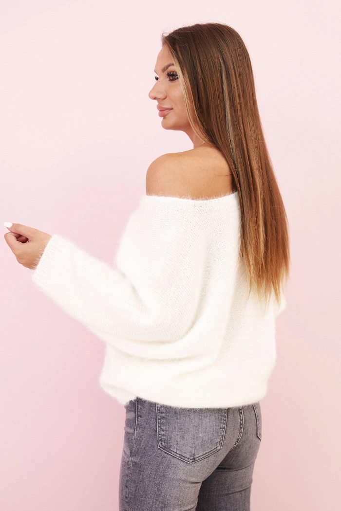 Kesi Włoski Loose-fitting women's mohair sweater with a V-neck ecru