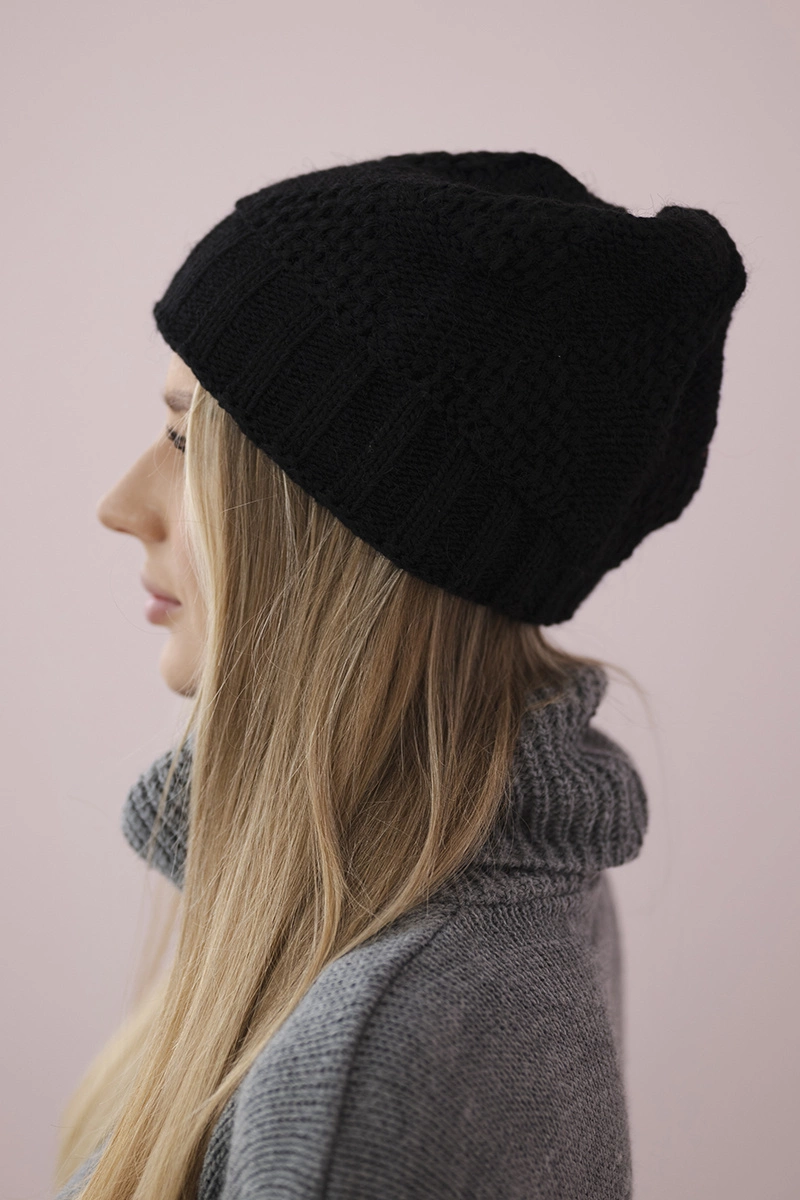 Women&#039;s cap Danuta K331 black
