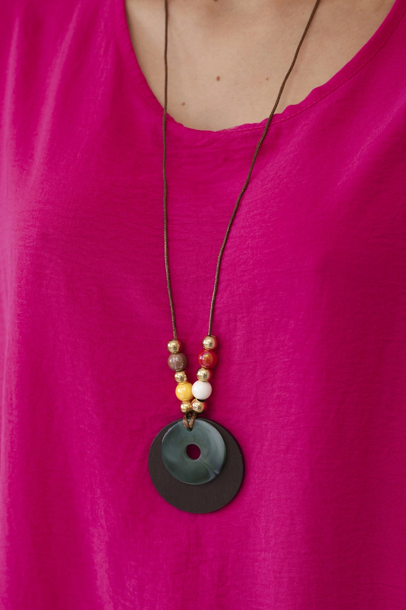 Oversized blouse with fuchsia-colored pendant