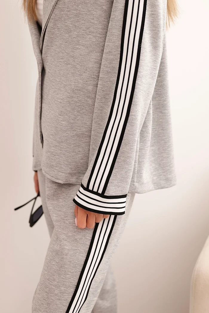 Kesi Włoski Women&#039;s set with viscose, featuring piping and a sports jacket gray