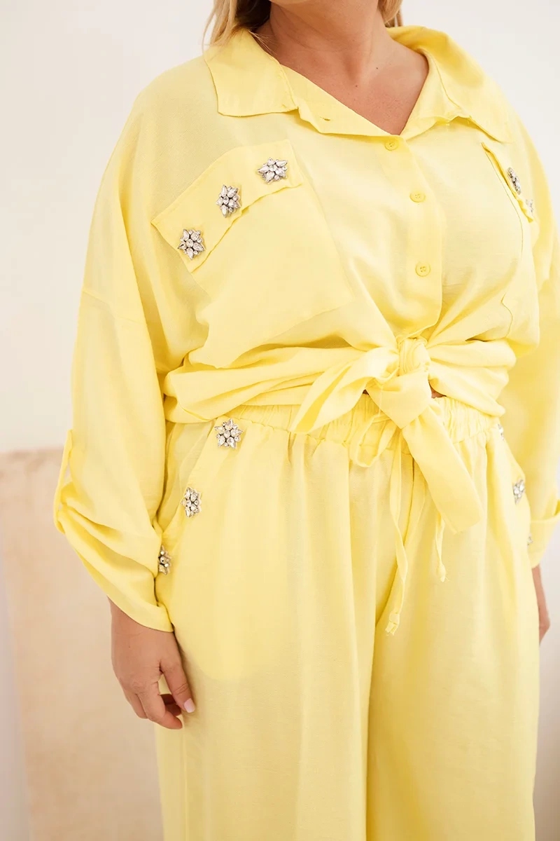 Kesi Plus Size dámsky set s košeľou a širokými nohavicami žltý