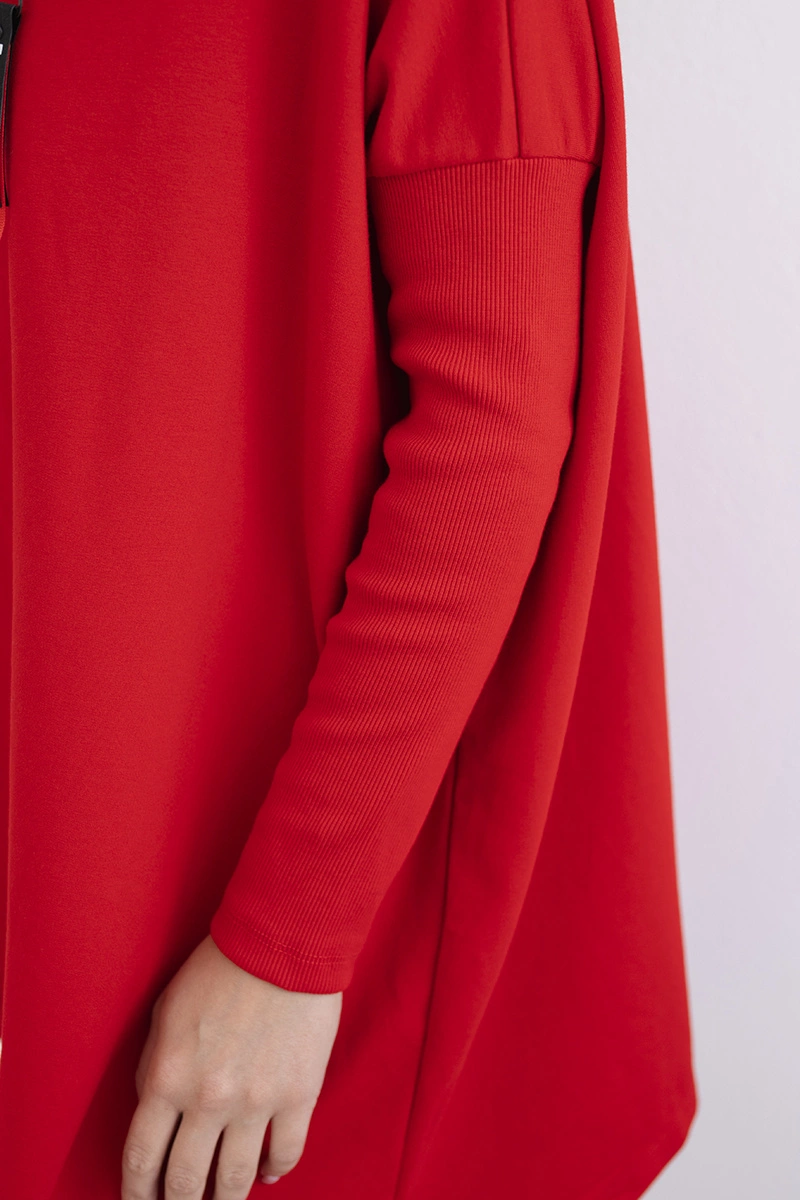 Oversized sweatshirt with asymmetrical sides red