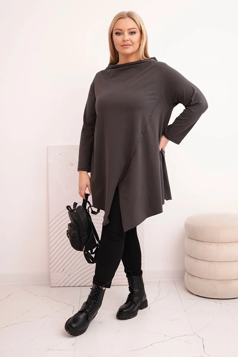 Plus size asymetrická blúzka s rolovanými rukávmi