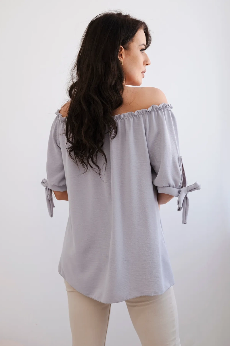 Spanish blouse with a tie on the sleeve in gray color