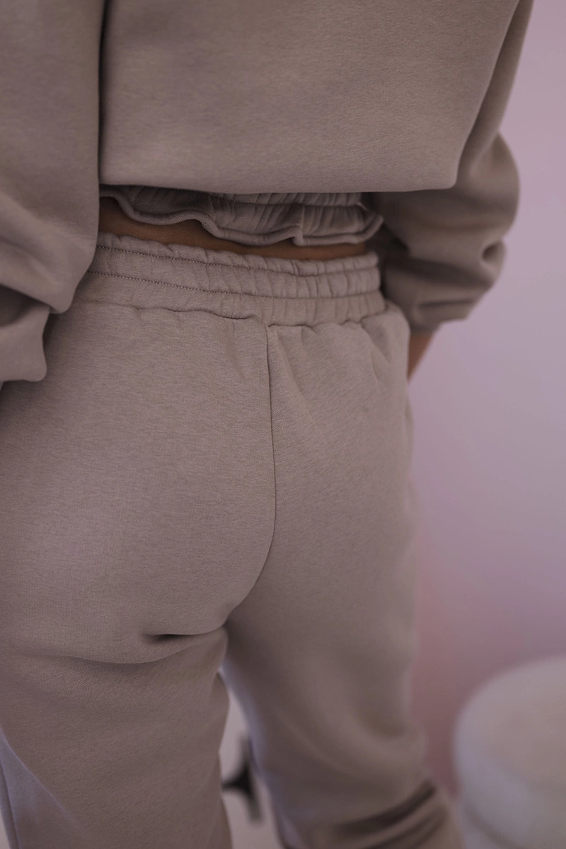 Insulated set with a short sweatshirt in dark beige color