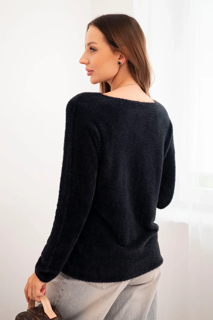 Kesi Włoski Women's sweater made of soft knit with a V-neck black