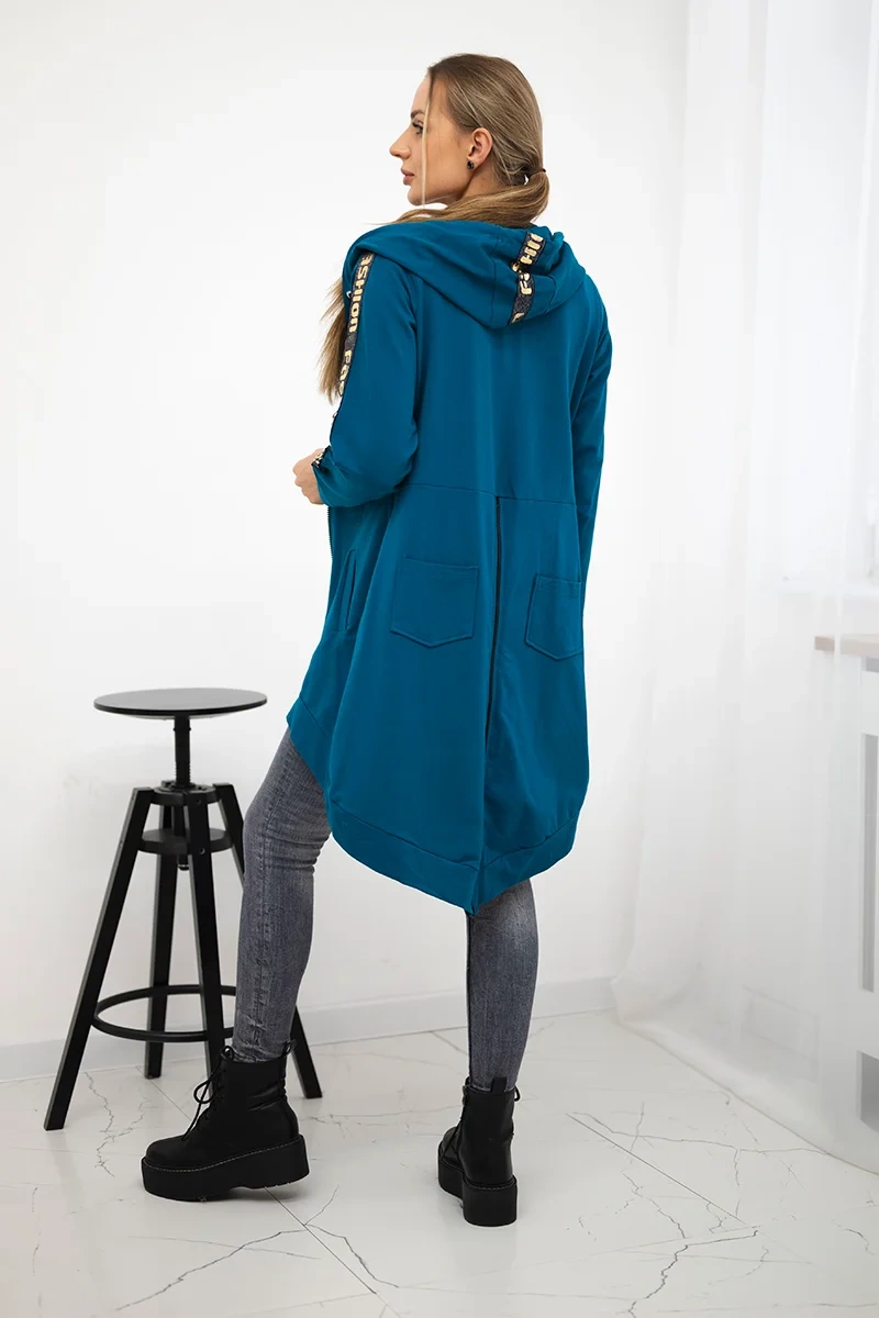 Zip-up hoodie at the back maritime
