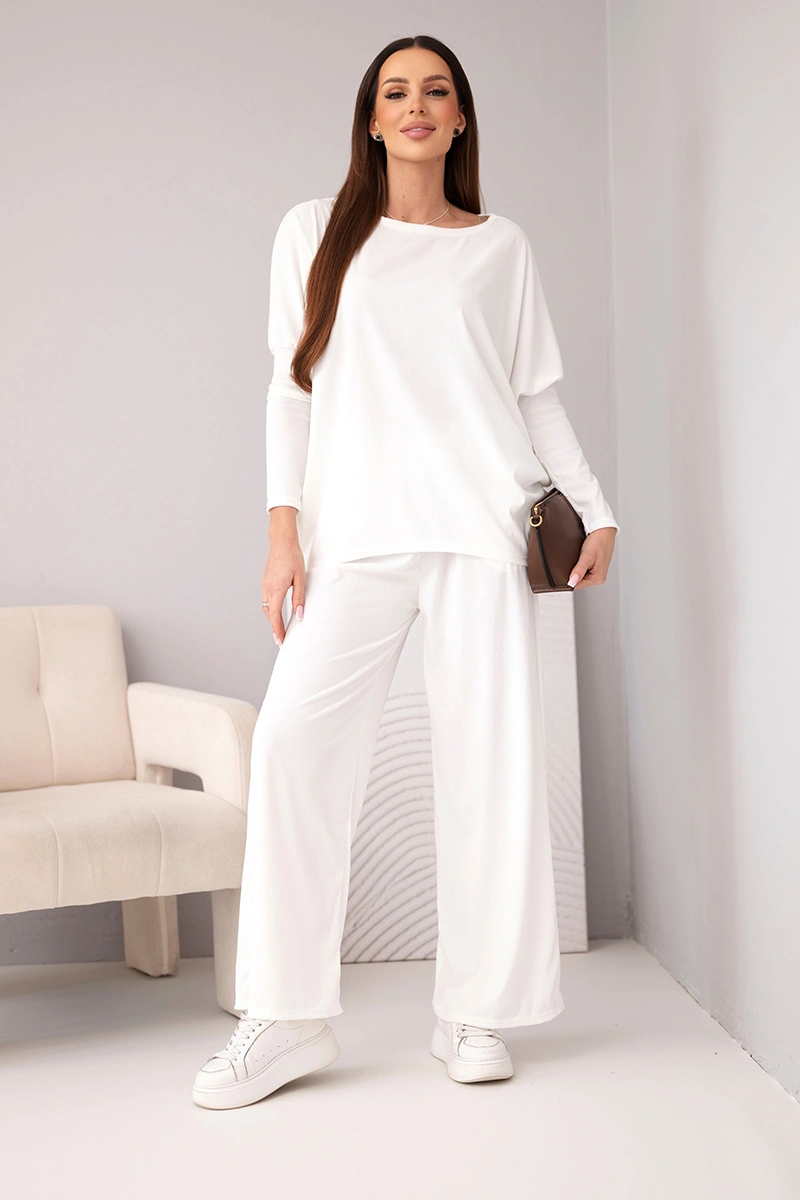 Kesi Włoski Ladies' set made of viscose with a loose blouse and pants ecru