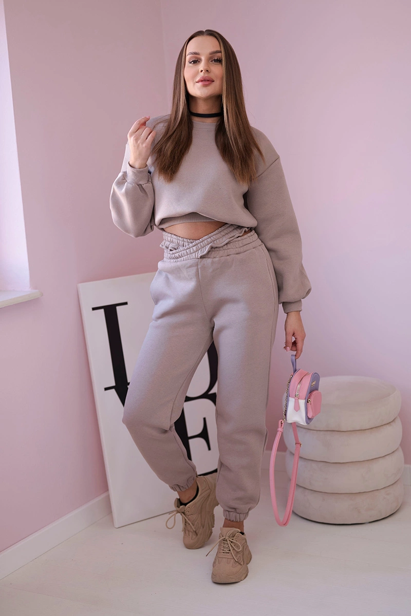 Insulated set with a short sweatshirt in dark beige color