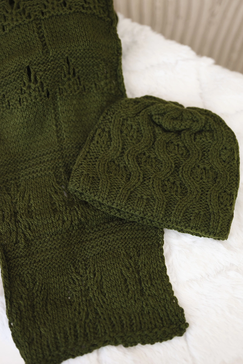 Women&#039;s set with scarf Michalina K415 khaki