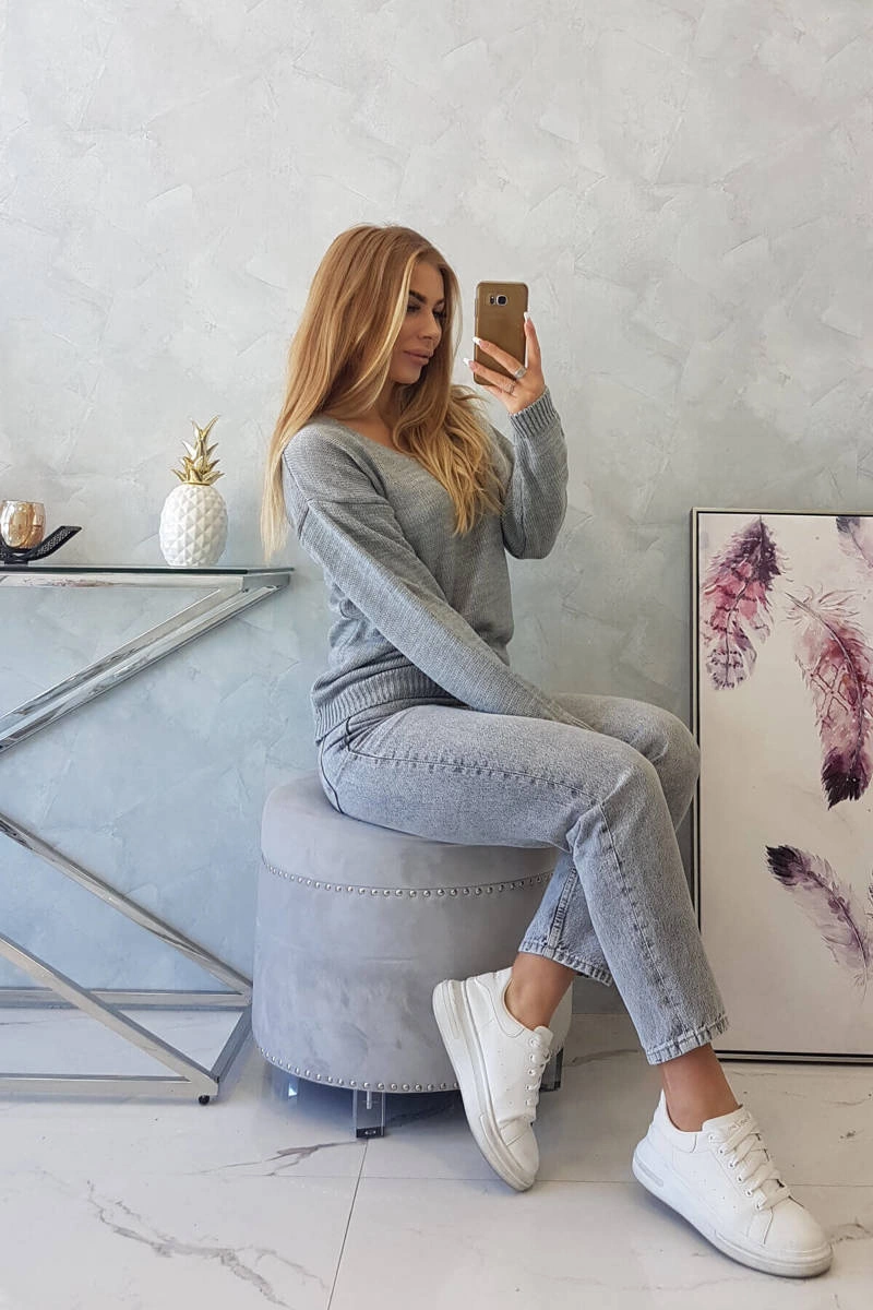 Kesi Sweater with V neckline gray