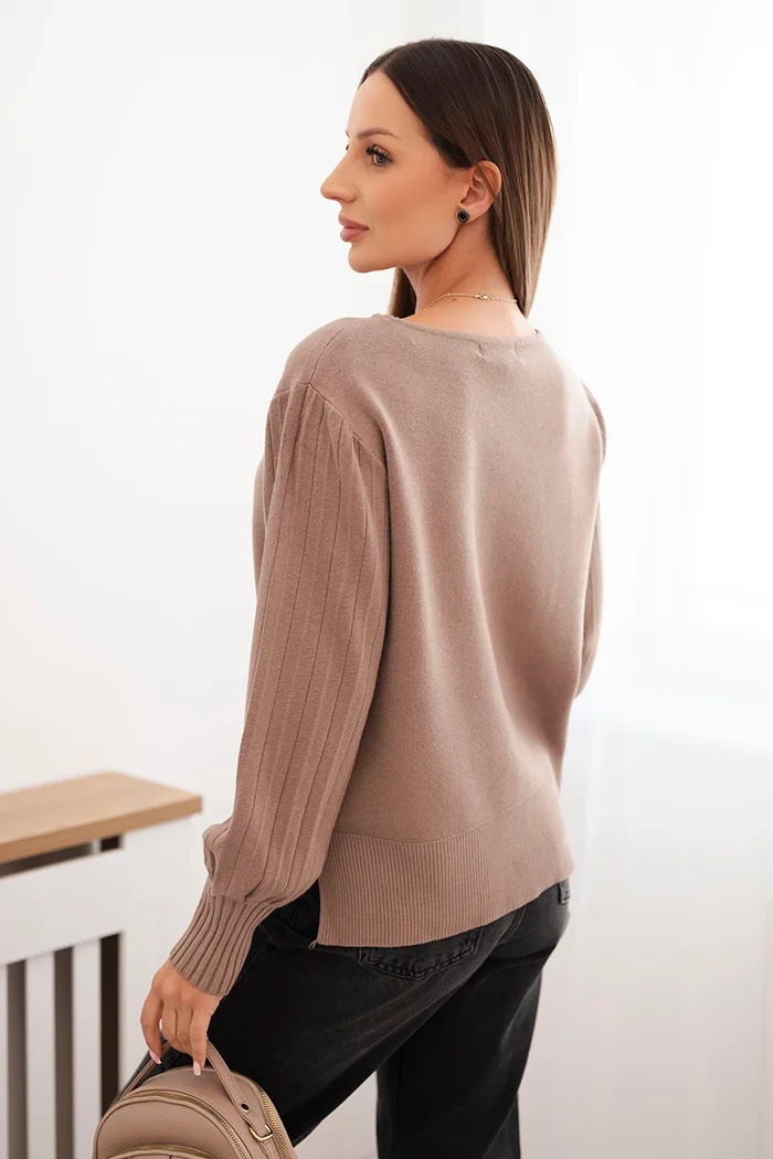 Kesi Włoski Women's viscose sweater with long sleeves and side slits fango