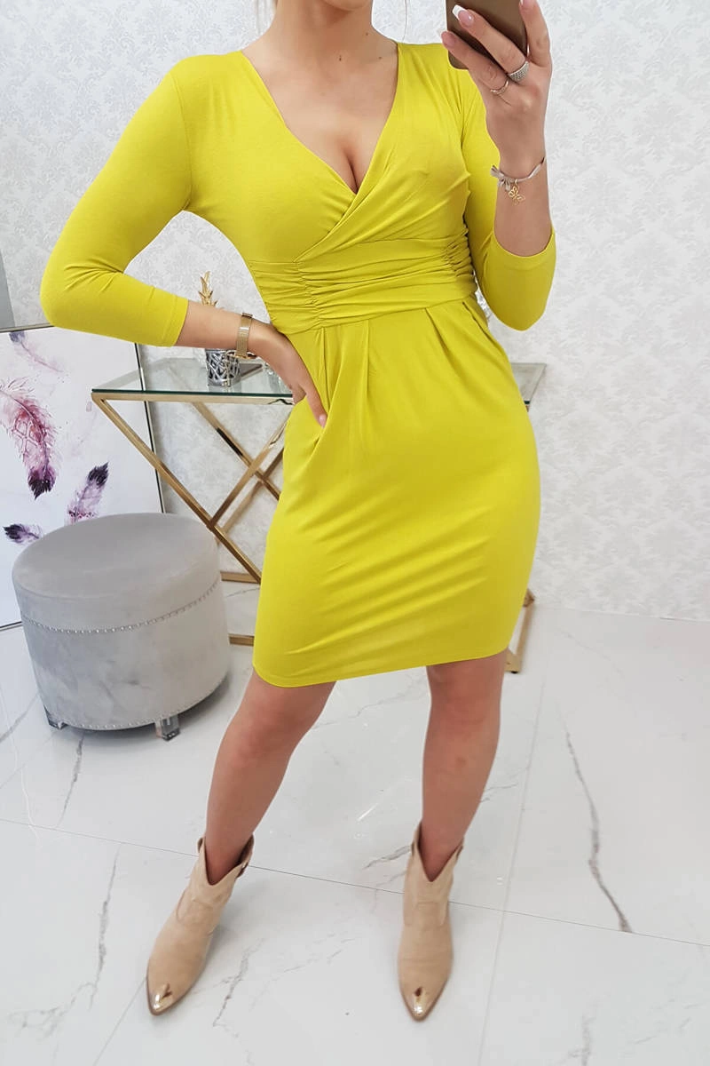 Dress fitted with a cut-out under the bust kiwi