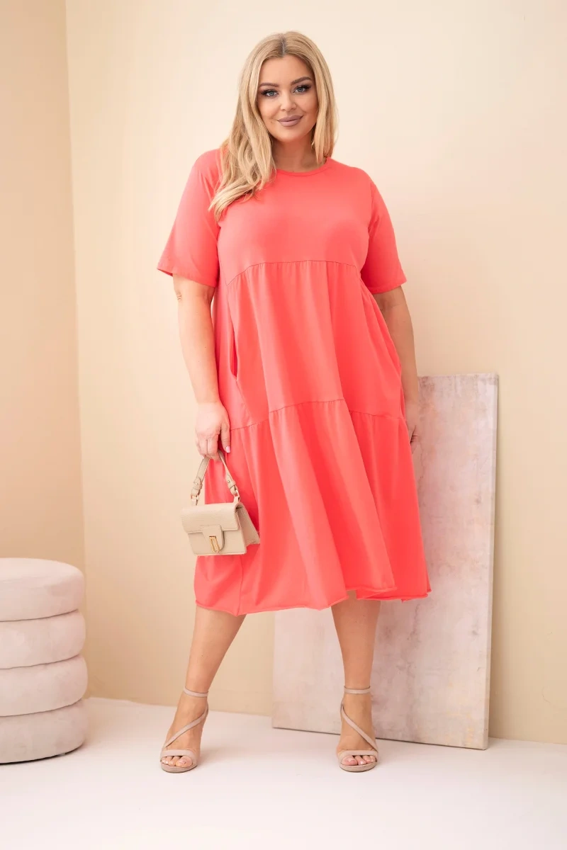 Kesi plus-size šaty s krátkymi rukávmi a volánom