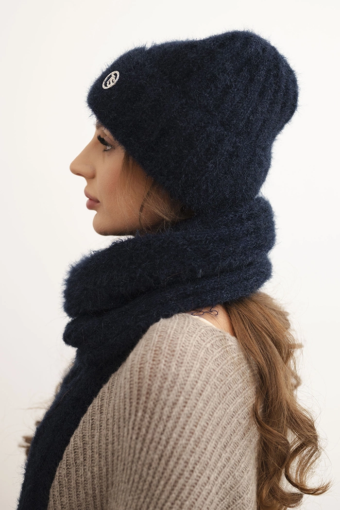 Kesi Women's set hat and long scarf made of soft yarn navy blue
