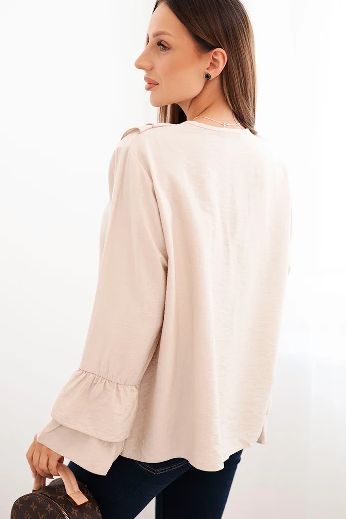 Kesi Włoski Women's viscose blouse with ruffles and long sleeves beige