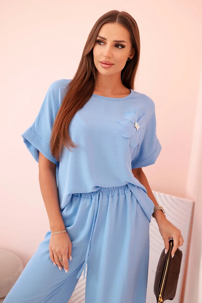 Kesi Włoski Women's viscose set with decorative flower and wide trousers - blue